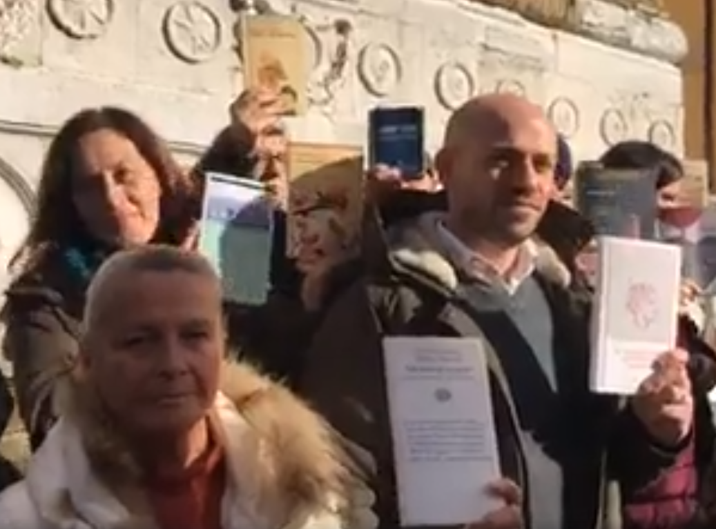 Ancona, la contestazione a Salvini con i libri article-post