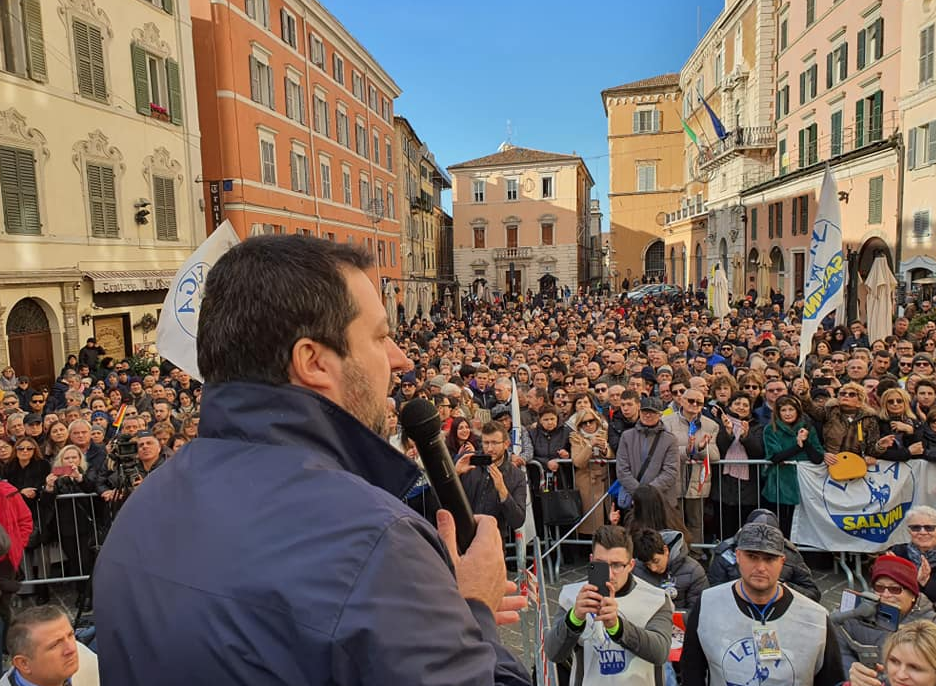 La strana storia della donna aggredita da due “sardine” durante il comizio di Salvini ad Ancona article-post