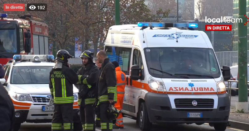 Lo scontro tra il pullman ATM e il mezzo AMSA a Milano article-post