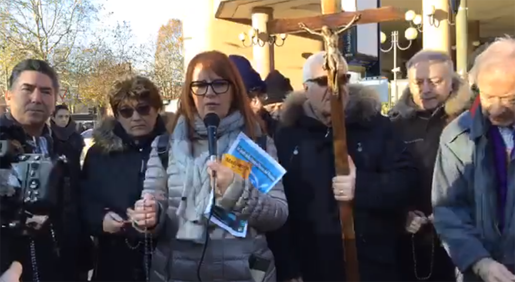 Sorpresa! Il rosario per Salvini a Torino è un flop article-post