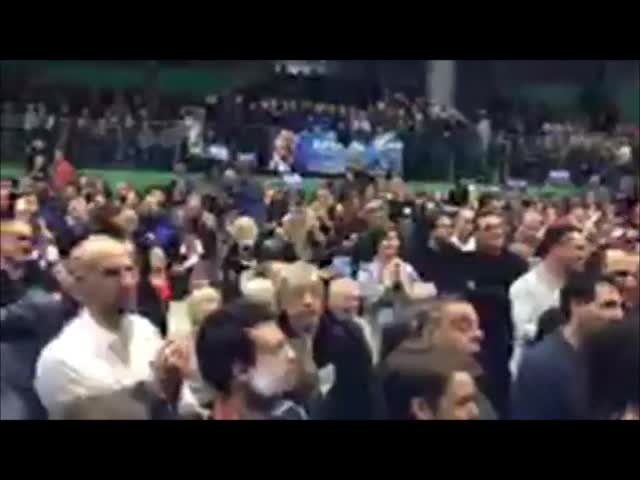 La contestazione della Lega a Mattarella ad Albino (e Salvini sogghigna) preview