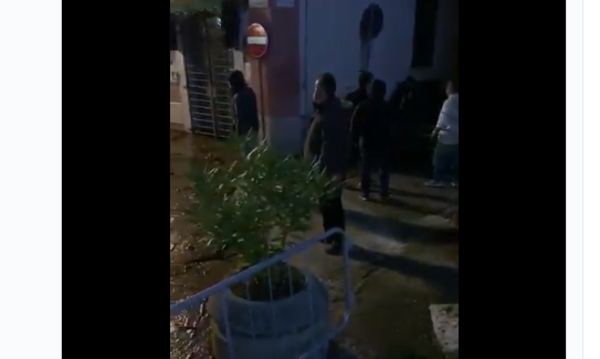 Il video del fiume sotterraneo che “solleva” la piazza di San Martino Valle Caudina ad Avellino article-post