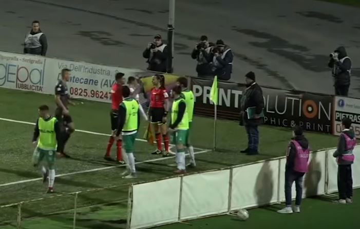 Gli insulti sessisti alla guardalinee di Avellino-Ternana article-post