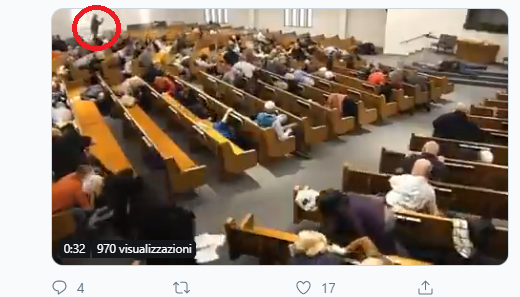 Il video dell’uomo che spara alla West Freeway Church of Christ e viene ucciso dai fedeli preview