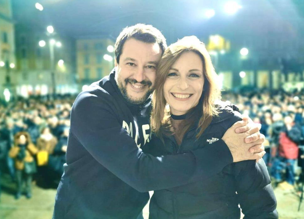 E Lucia Borgonzoni se la prende con i “comunisti” che la fischiano article-post