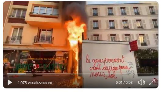 Francia, il governo ritira la pensione a 64 anni article-post