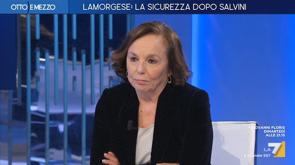 Luciana Lamorgese spiega a Salvini che gli irregolari sono aumentati per colpa sua article-post