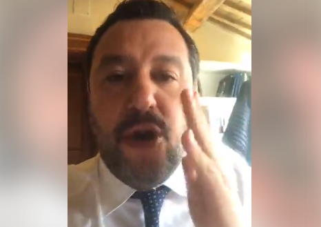 Come Salvini prova a difendere il carabiniere del citofono (e invece rischia di metterlo nei guai) preview
