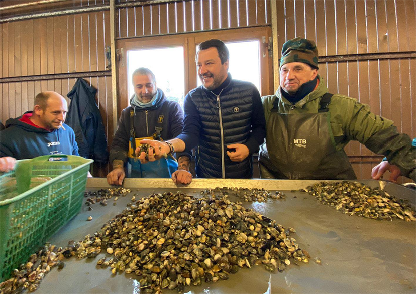 Le promesse da marinaio di Salvini ai pescatori di Comacchio (che faranno la fine dei pastori sardi) preview