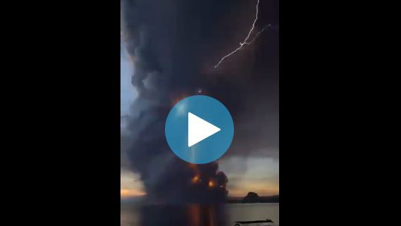 La nuvola di cenere del vulcano Taal a Manila preview