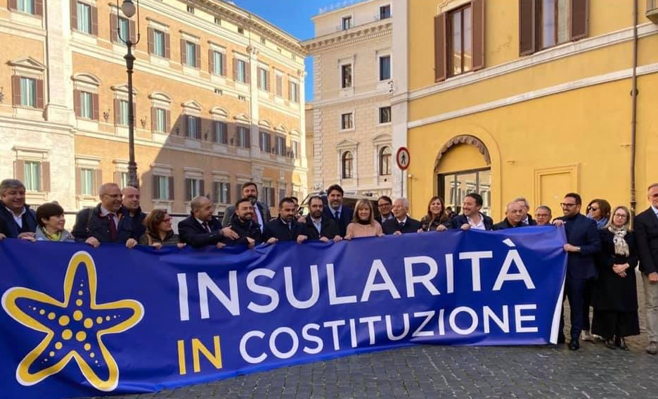 Quanto ci costerà la battaglia “autonomista” del centrodestra in Sicilia e Sardegna? article-post