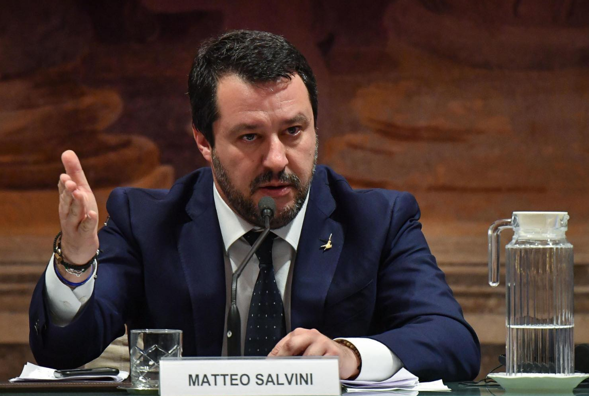 Il secondo tragico Salvini e i “pieni poteri” ai sindaci contro il coronavirus article-post