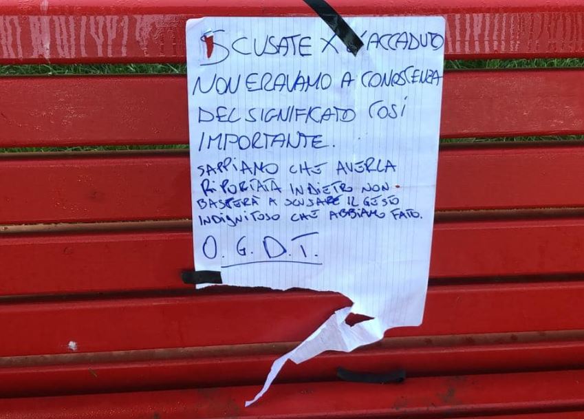 La panchina rossa rubata e poi restituita (con le scuse) article-post