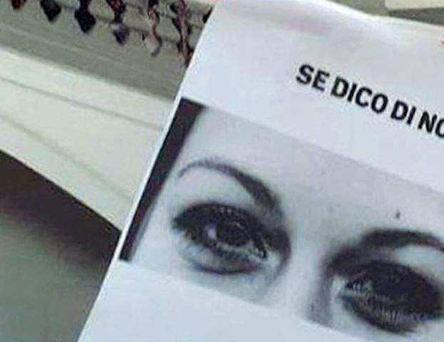«Mi chiedeva foto hard e sesso altrimenti mi avrebbe bocciata» article-post