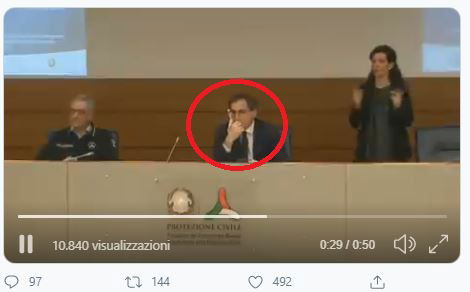 Francesco Boccia e la mascherina indossata per sfottere Fontana preview