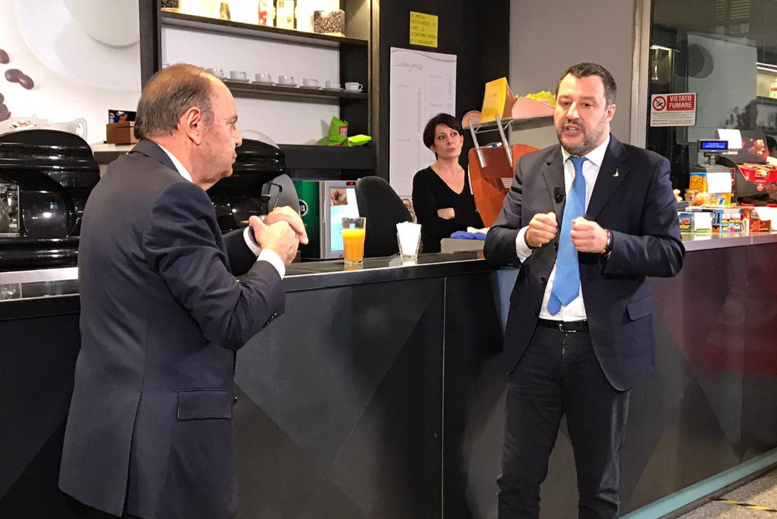 Ma Salvini che parla di “orgoglio italiano” a Porta a Porta è lo stesso dell’intervista a El Pais? article-post
