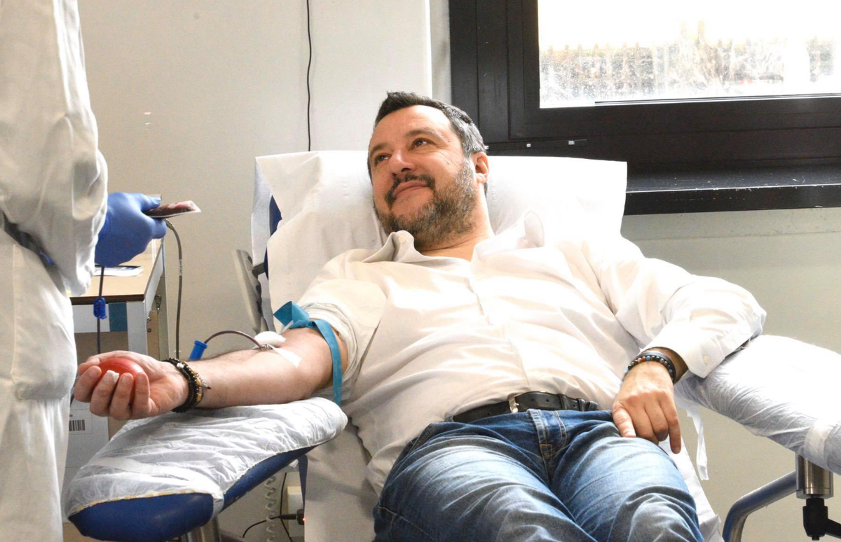 Come Matteo Salvini prova a far dimenticare chi ha chiuso gli ospedali article-post