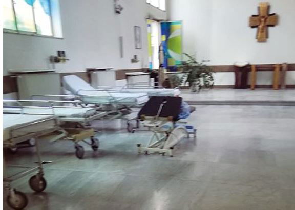 Torino: la foto agghiacciante dei posti letto nella cappella dell’ospedale article-post