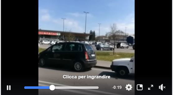 L’ideona della Lega a Ferrara: creare assembramenti per distribuire mascherine che non proteggono dal Coronavirus article-post