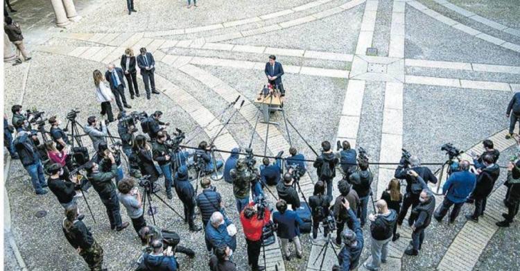 giuseppe conte assembramento ponte genova 1