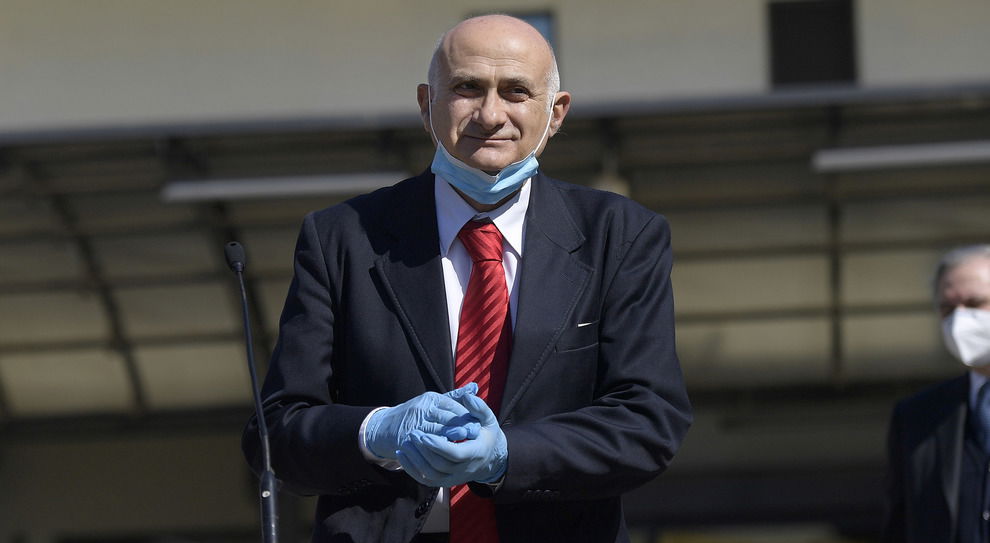 “Ristorante, cinema, stadio e aereo vietato senza vaccino”: l’idea di Ippolito article-post