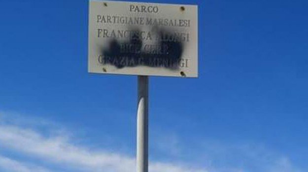 marsala targa imbrattata
