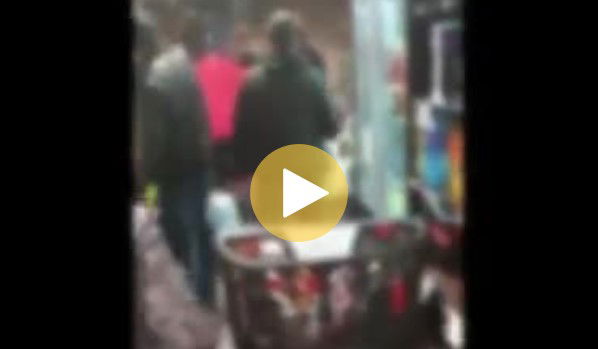 La rissa al supermercato di Casoria per la fila e la mascherina preview