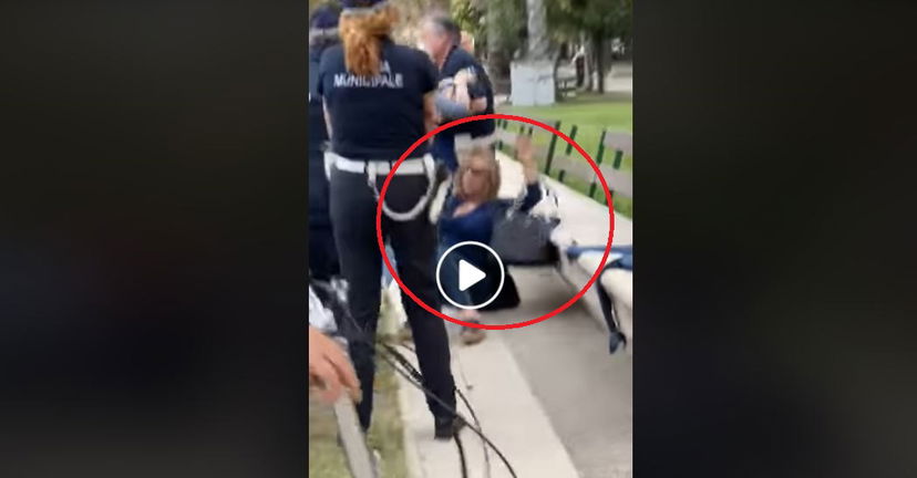 Il video della donna senza mascherina fermata sul lungomare di Salerno preview