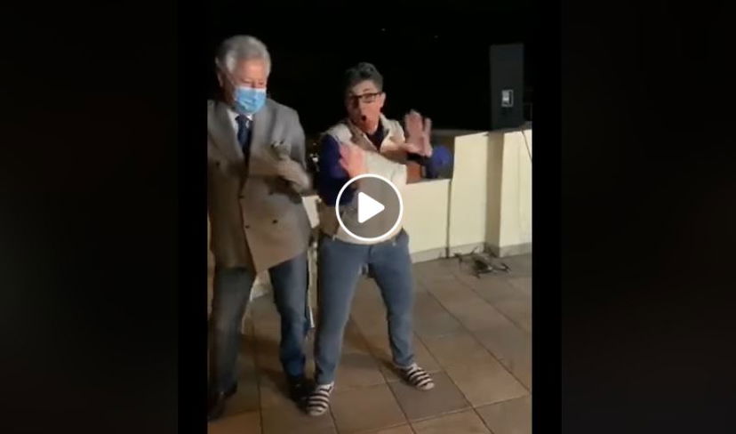 Gaetano Scullino: la festa in terrazza del sindaco di Ventimiglia durante la quarantena preview