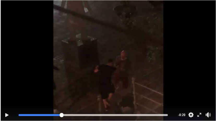 I bulli che a Napoli picchiano un ragazzo autistico in Largo Baracche preview