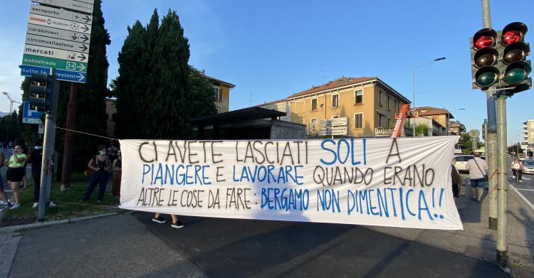 contestazione fontana bergamo