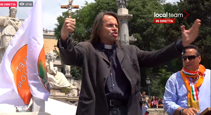 David Fabbri: il finto prete alla manifestazione dei Gilet Arancioni article-post