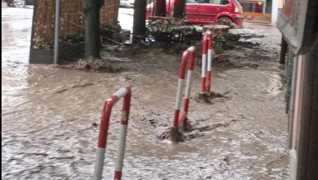 Il maltempo in Lombardia, i temporali nel Varesotto e gli allagamenti a Gavirate preview