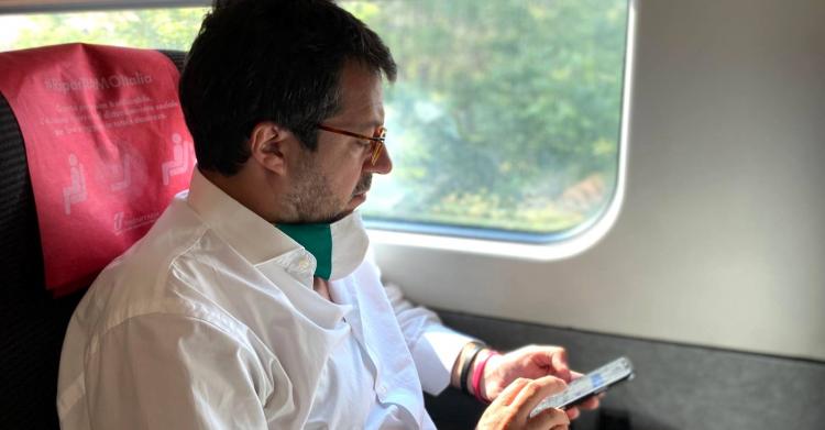 matteo salvini treno mascherina