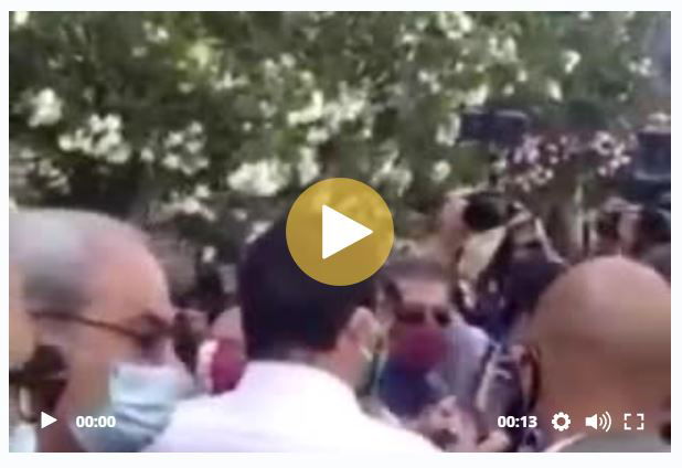 Salvini ci ricasca: Ah non posso baciare santini e darli in mano ai miei fan? preview