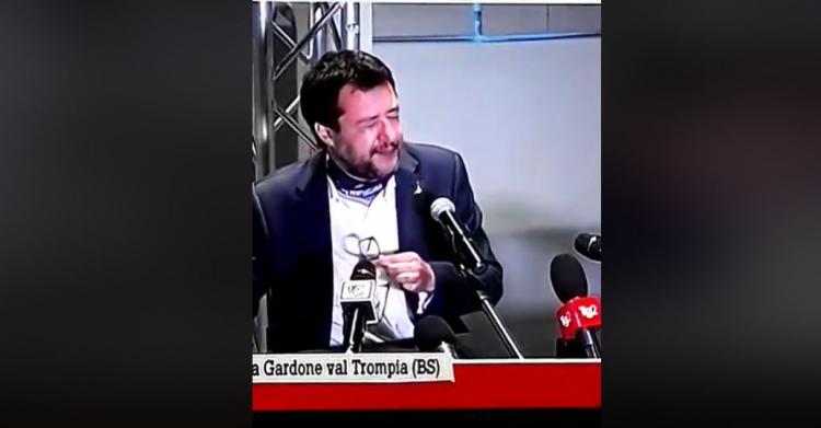 salvini mascherina tagadà selfie