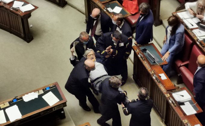 La Consulta boccia il ricorso di Sgarbi contro i Dpcm di Conte article-post
