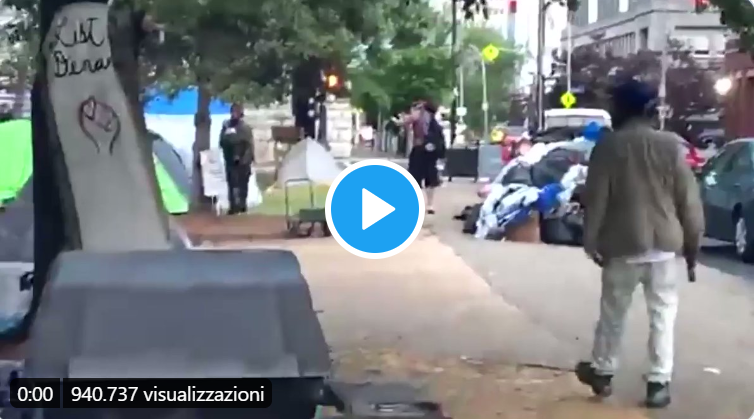 Il video dell’uomo che spara contro la folla a Louisville article-post