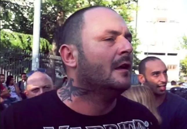 Yari Dall’Ara: l’estremista di destra dall’assalto al centro migranti all’accusa di rapina alla società di bus article-post