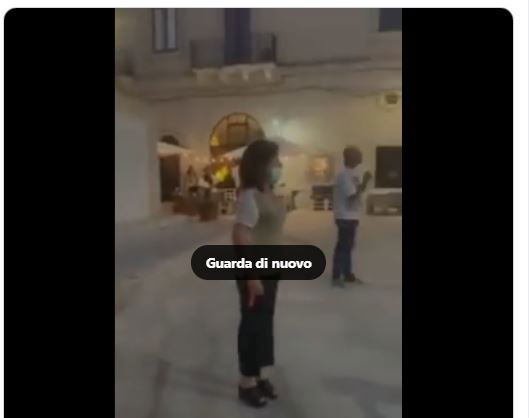 La sindaca di Lizzano che striglia carabinieri e chiede di identificare il parroco per una veglia sulla legge contro l’omofobia preview