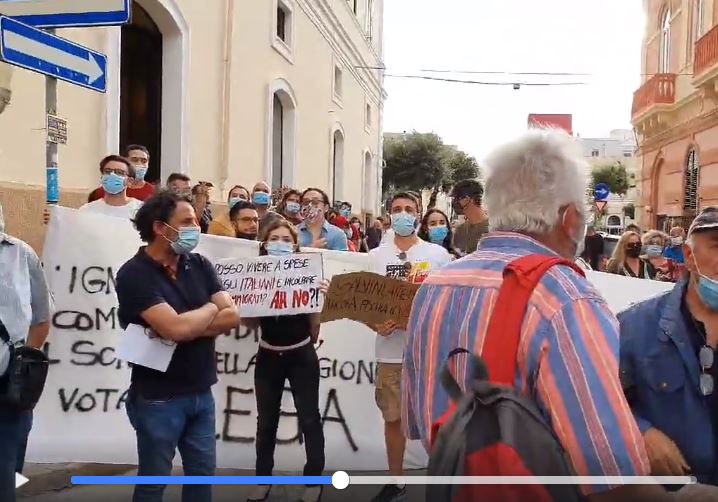 Matteo Salvini contestato a Gallipoli preview