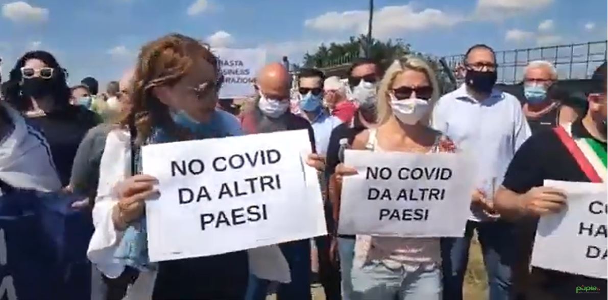 “No Covid da altri paesi”: Elisabetta Gardini e il cartello di protesta sul Coronavirus article-post