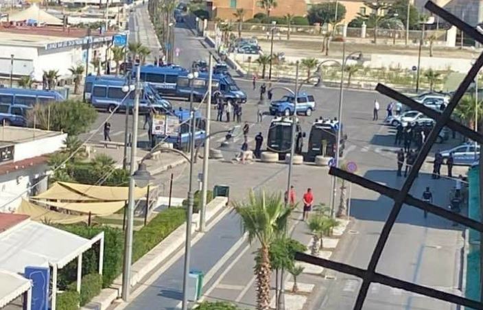 Salvini torna a Mondragone (di nascosto e scortato dalla Polizia) preview