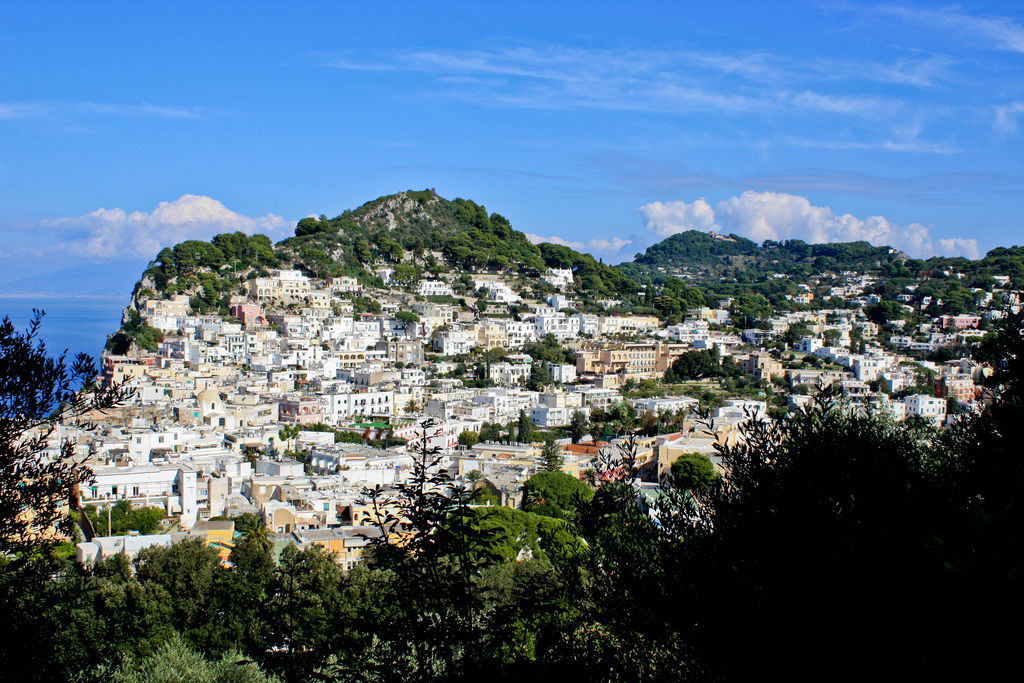 I tre turisti romani in vacanza a Capri positivi al Coronavirus article-post
