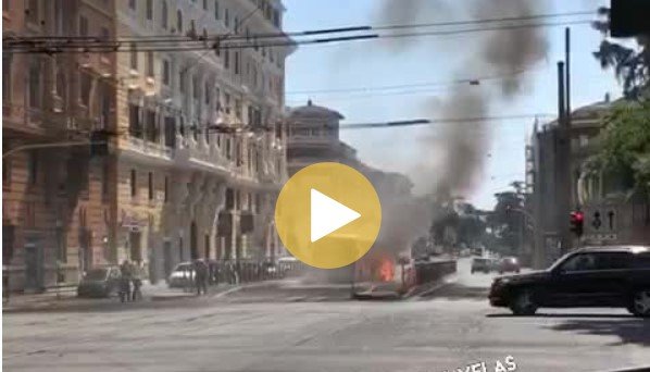autobus a fuoco viale regina margherita video 1