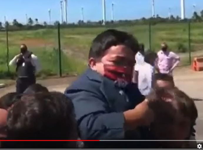 Bolsonaro scambia un nano per un bambino article-post