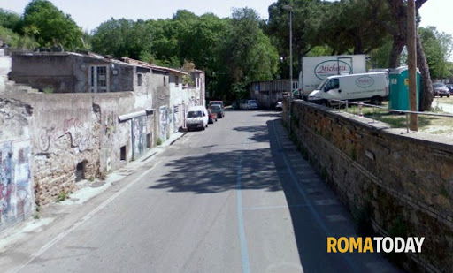 Il locale a luci rosse chiuso a Testaccio: «Ma come ci distanziamo nello scambio di coppia?» article-post