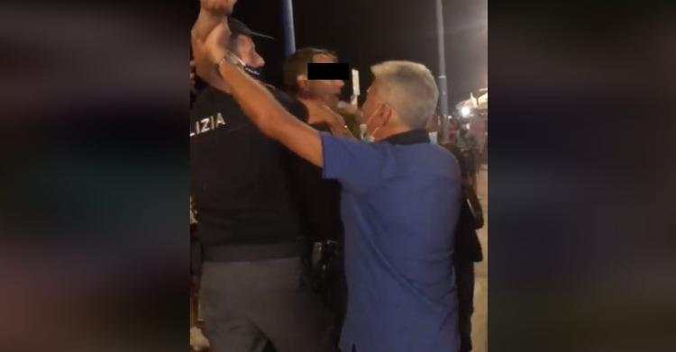 negoziante marina di campo mascherina polizia