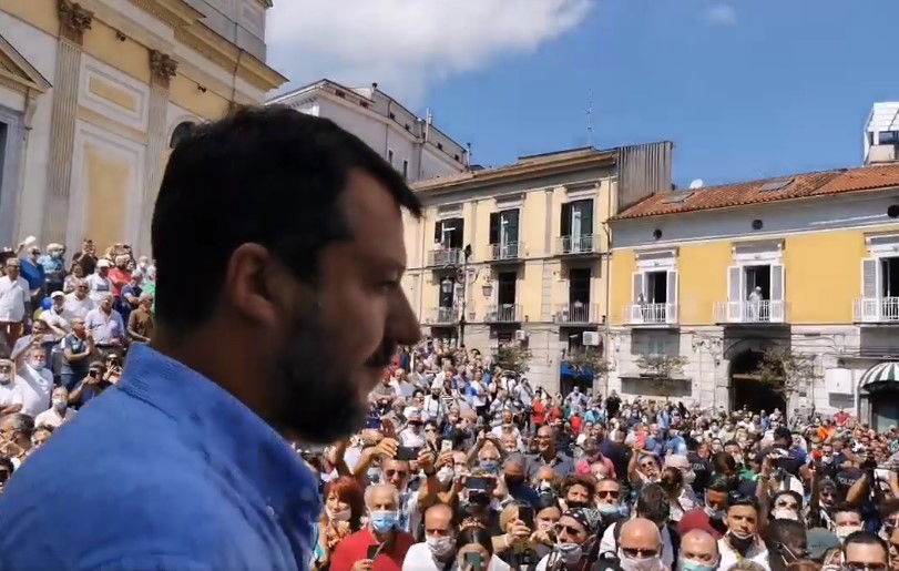 “Scemo e buffone”: Salvini contestato a Cava de’ Tirreni preview