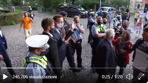 spahn insulti omofobi ministro tedesco negazionisti video